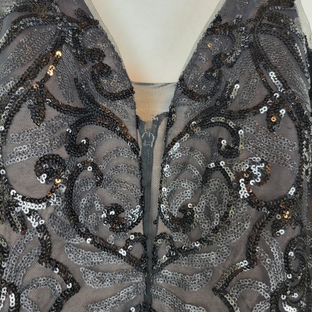 NWT Betsy & Adam Embellished Illusion-Inset Gown in Black Tan Size 2 - Picture 7 of 16